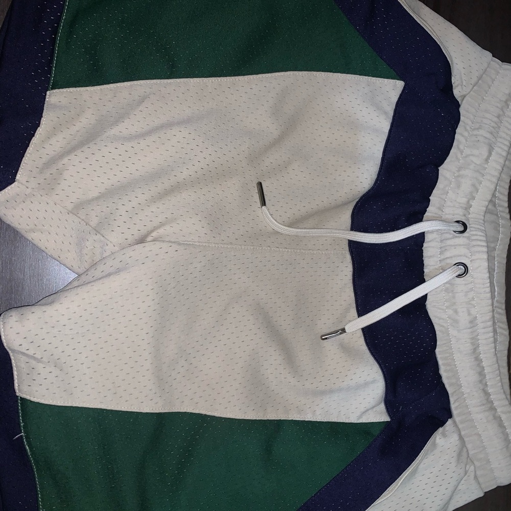 Maison Article Shoe Palace Men's Basketball Shorts • Large